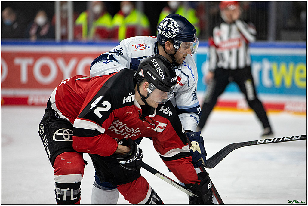 PENNY DEL;  Koelner Haie - Straubing Tigers; Koeln, 11.03.2022